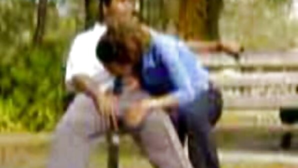 Rocco Siffredi Missy Luv tərəfindən nəhəng şaftını cilalayır